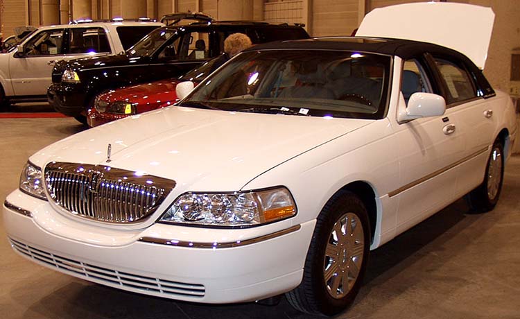 05 Lincoln Town Car 4dr Sedan